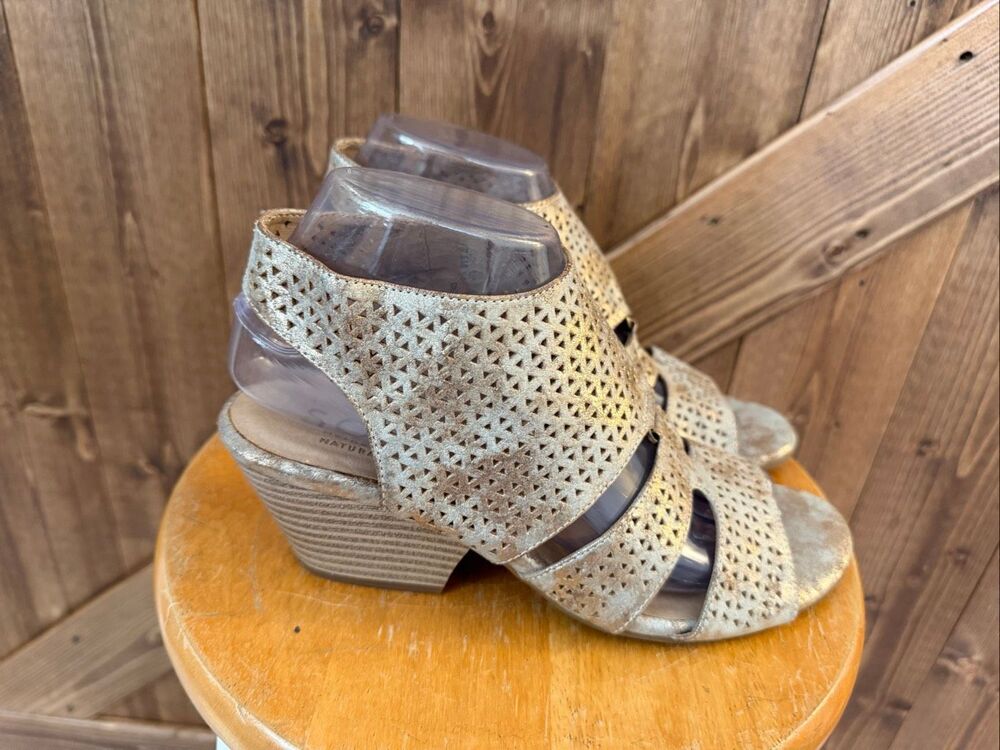 SOUL Naturalizer Women’s Size 7.5M Gold Metallic Perforated Block Heel Sandals